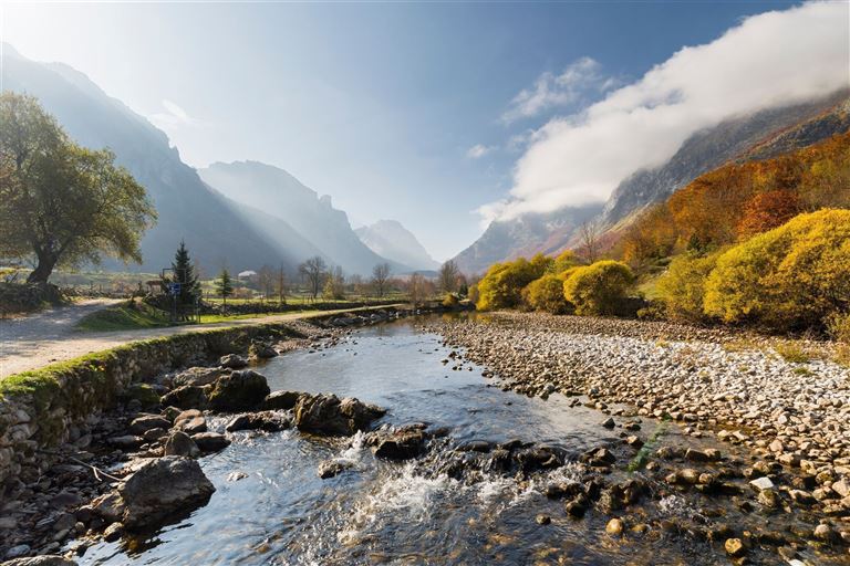 Montenegro - grüne Berge, tiefe Seen und Meer ©Rainer Mirau/adobestock